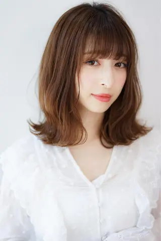 ミディアム 浅香 美加のヘアスタイル