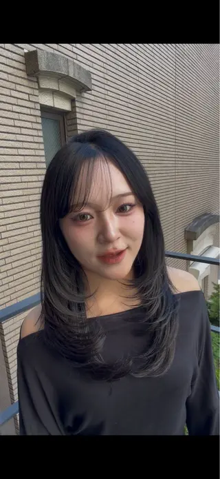 ロング 真下 瑞歩のヘアスタイル