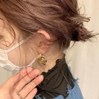 ミディアム カラー ヘアアレンジ 本間 結衣のヘアスタイル