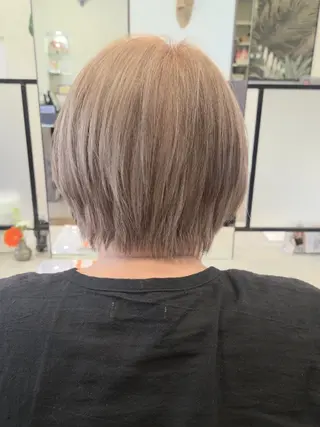 ショート カラー 関口 友菜のヘアスタイル