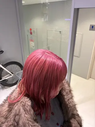 ミディアム ハイトーン✖️ 縮毛矯正シュンペイのヘアスタイル