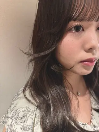 セミロング 透明感/ミルクティ/ カラーリストセイゴのヘアスタイル