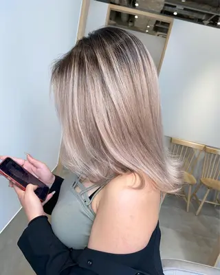 セミロング カラー ブリーチ 透明感HIDEのヘアスタイル