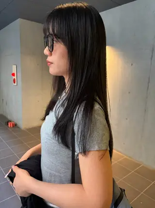 セミロング カラー nishi fuyumiのヘアスタイル