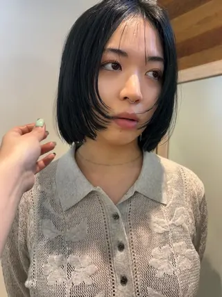 ミディアム 津田 里菜のヘアスタイル