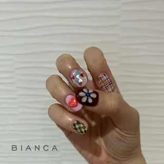 ネイル Bianca Takeshitaの眉毛・アイブロウイメージ
