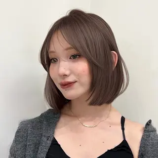 ショート カラー ぱつっとボブ/透明感 カラー/Ayakaのヘアスタイル