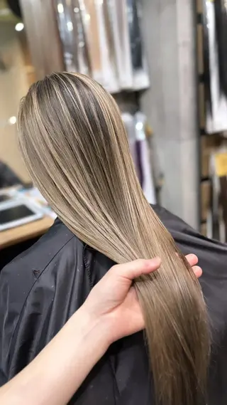 ロング カラー 難波ブリーチカラー 伊藤洋輝のヘアスタイル