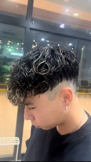パーマ メンズ 田中 大輝のヘアスタイル