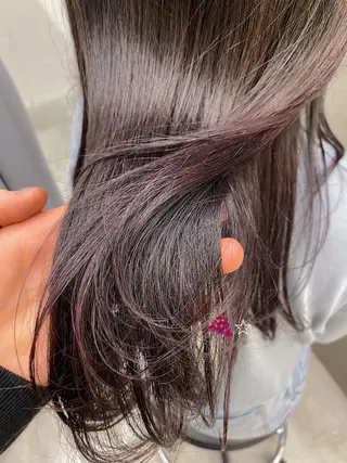 ミディアム カラー 韓国🇰🇷レイヤー カットオリーブカラーのヘアスタイル
