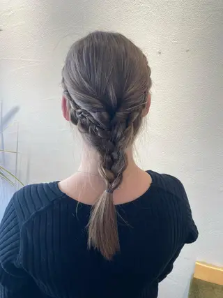 セミロング ヘアアレンジ 成沢 モニカのヘアスタイル