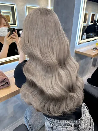 ロング カラー パーマ ヘアアレンジ 透明感ブリーチカラー 🌈TOMOHIROのヘアスタイル