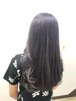 ロング 寒色/ベージュヘア ブリーチありMiOのヘアスタイル