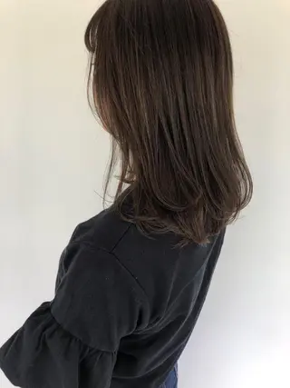 セミロング カラー 梅田 千亜希のヘアスタイル