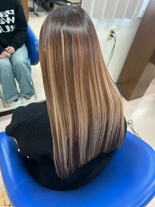 ロング カラー ヘアアレンジ 辻村 遥楓のヘアスタイル