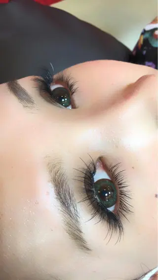 マツエク・マツパ 中村 眞歩のヘアスタイル