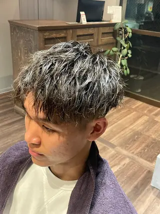 ショート パーマ 村上 翔平のヘアスタイル