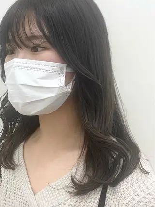 ミディアム カラー パーマ ヘアアレンジ メンズ キッズ ネイル マツエク・マツパ レイヤーカット／ 巻ける縮毛矯正のヘアスタイル