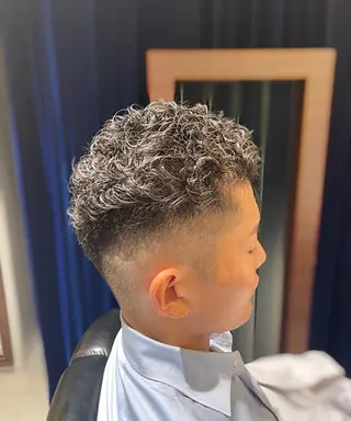 ショート パーマ 岡崎 隆晟のヘアスタイル