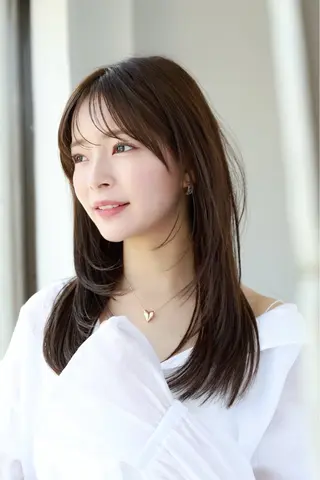 セミロング 篠本 亜祐美のヘアスタイル