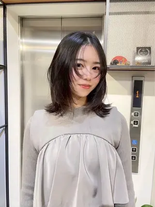 ミディアム 吉田 愛美のヘアスタイル