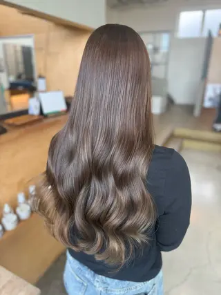 ロング 志賀 美沙のヘアスタイル