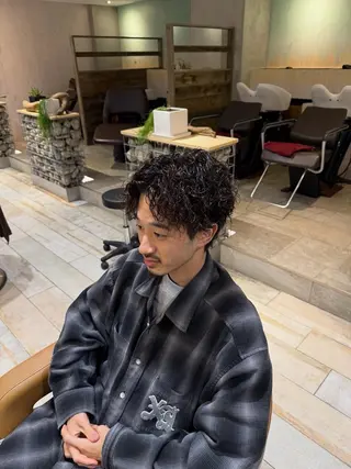 ショート パーマ メンズパーマ/透明感 カラー 北山 祐助のヘアスタイル