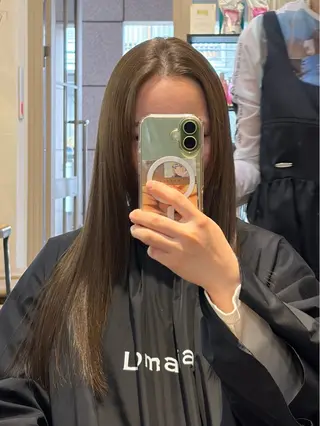 ロング カラー ミルクティー× グレージュMOMOのヘアスタイル