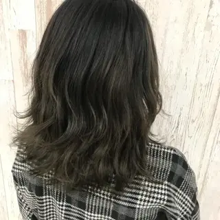 ミディアム カラー Oopsレイヤー 加藤澄都のヘアスタイル