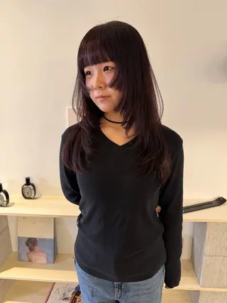 ミディアム カラー MIU/ルーツカラー 顔まわりレイヤーのヘアスタイル