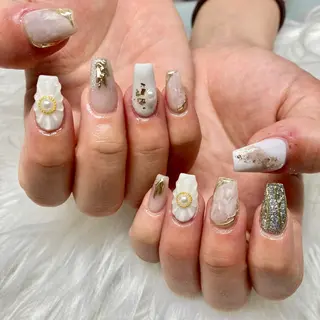 ミディアム ネイル Y. Sのネイルデザイン