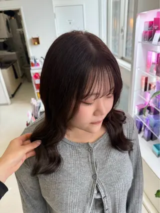 ミディアム カラー 保科 椎奈のヘアスタイル