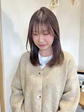 セミロング カラー 吉原 由菜のヘアスタイル