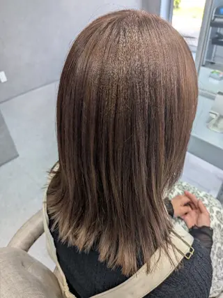 ミディアム ARCANA 鴨井　絵利子のヘアスタイル