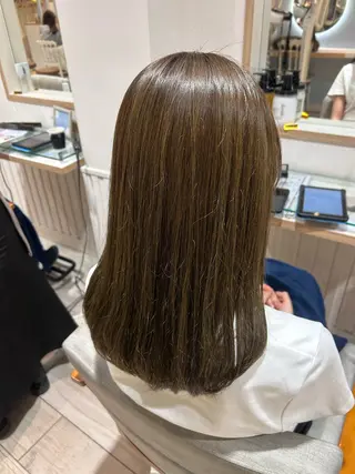 セミロング カラー 大川 夏実のヘアスタイル