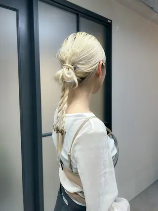 ロング ヘアアレンジ AKO .のヘアスタイル