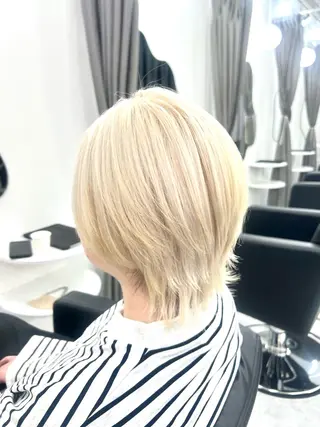 カラー あやめ🪽 オリーブ/ハイトーンのヘアスタイル