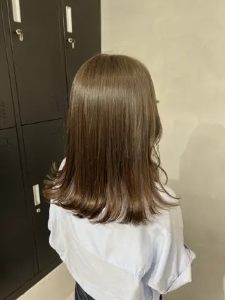 セミロング カラー 小森聖奈 韓国風レイヤーカットのヘアスタイル