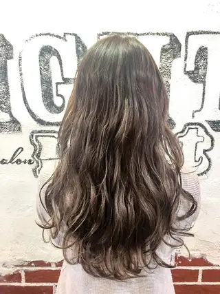 ロング EIGHT plum TOKIOリミテッドのヘアスタイル