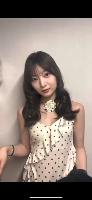 セミロング ヘアアレンジ 透明感ワンホン カラー🤍つぶら🤍のヘアスタイル