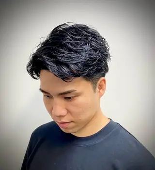 ミディアム 岡本 佳久のヘアスタイル