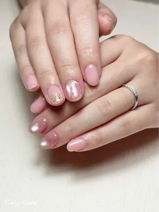 ネイル Tiny Glowのネイルデザイン
