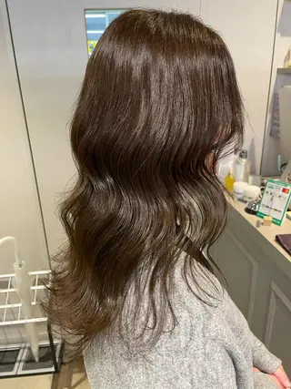 ミディアム カラー 抜け感レイヤー︴ ニュアンスカラーのヘアスタイル