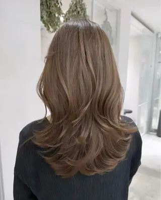 ロング カラー 井上 育海のヘアスタイル