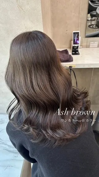 セミロング カラー 抜け感レイヤー︴ ニュアンスカラーのヘアスタイル