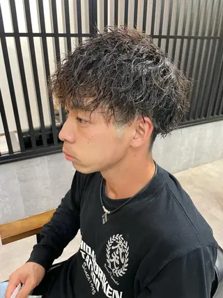 ショート パーマ メンズ 勝毛 広貴のヘアスタイル