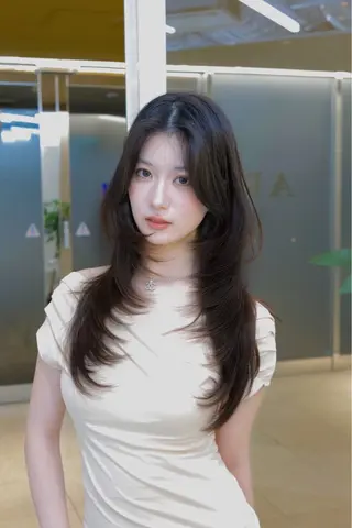 ロング 韓国風レイヤーカラー ライムのヘアスタイル