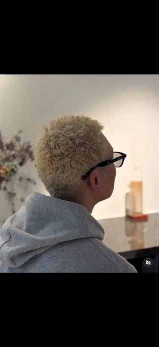 ショート カラー パーマ 下野 健太のヘアスタイル