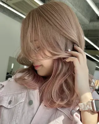 セミロング カラー 佐藤 まいらのヘアスタイル