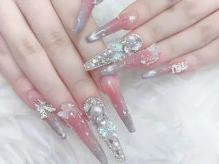 ネイル キラ キラのネイルデザイン